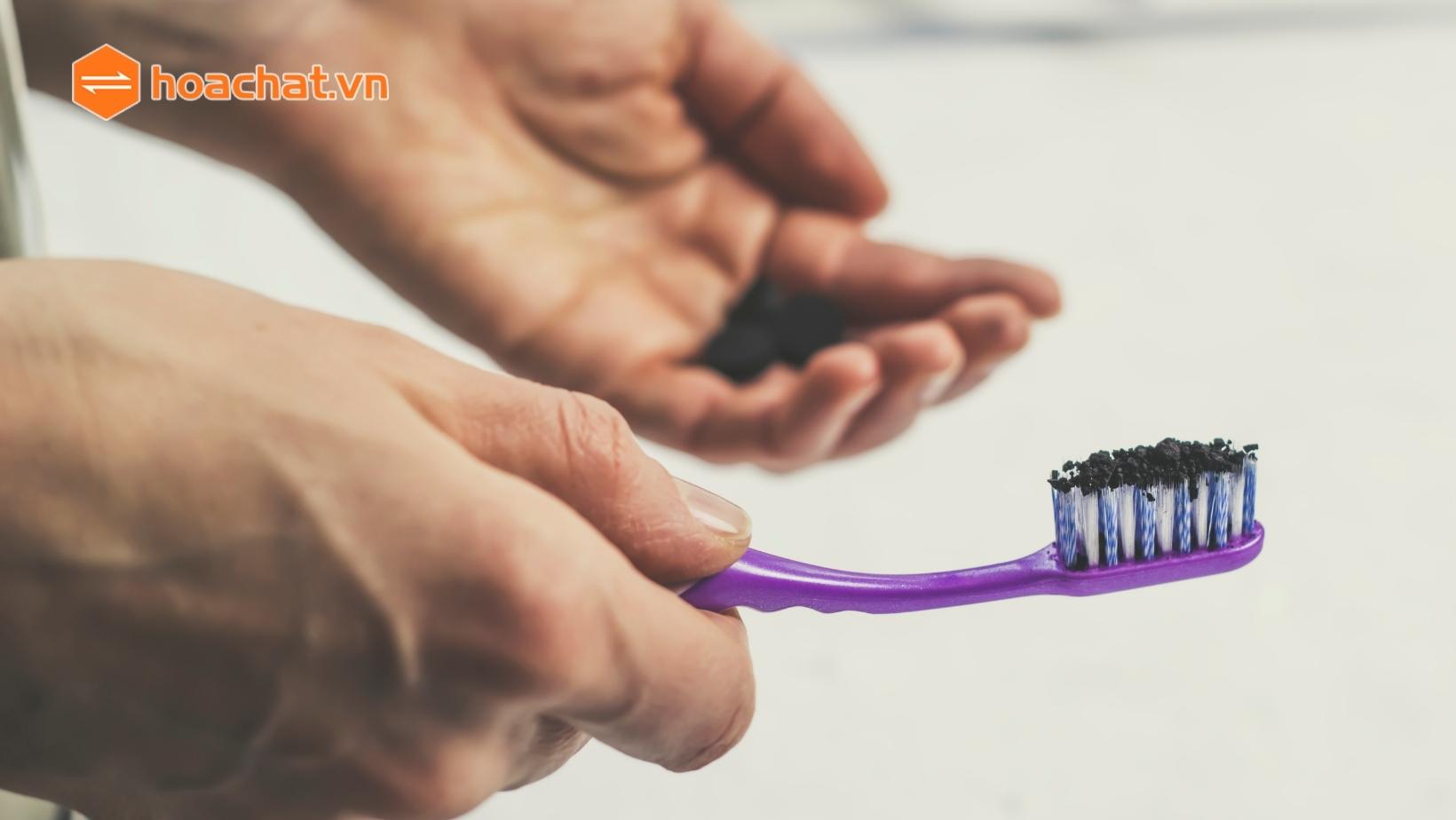 Than hoạt tính ứng dụng trong kem đánh răng