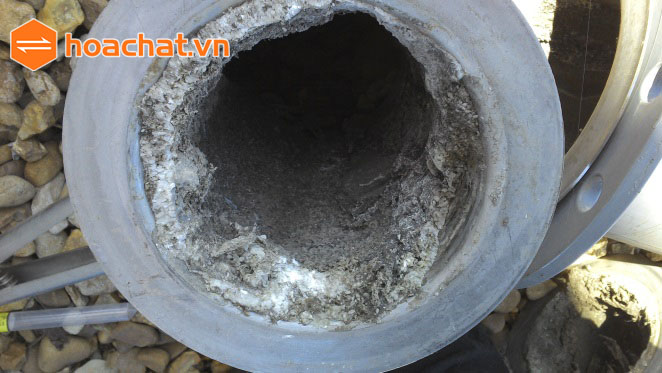 Cáu cặn bám vào đường ống